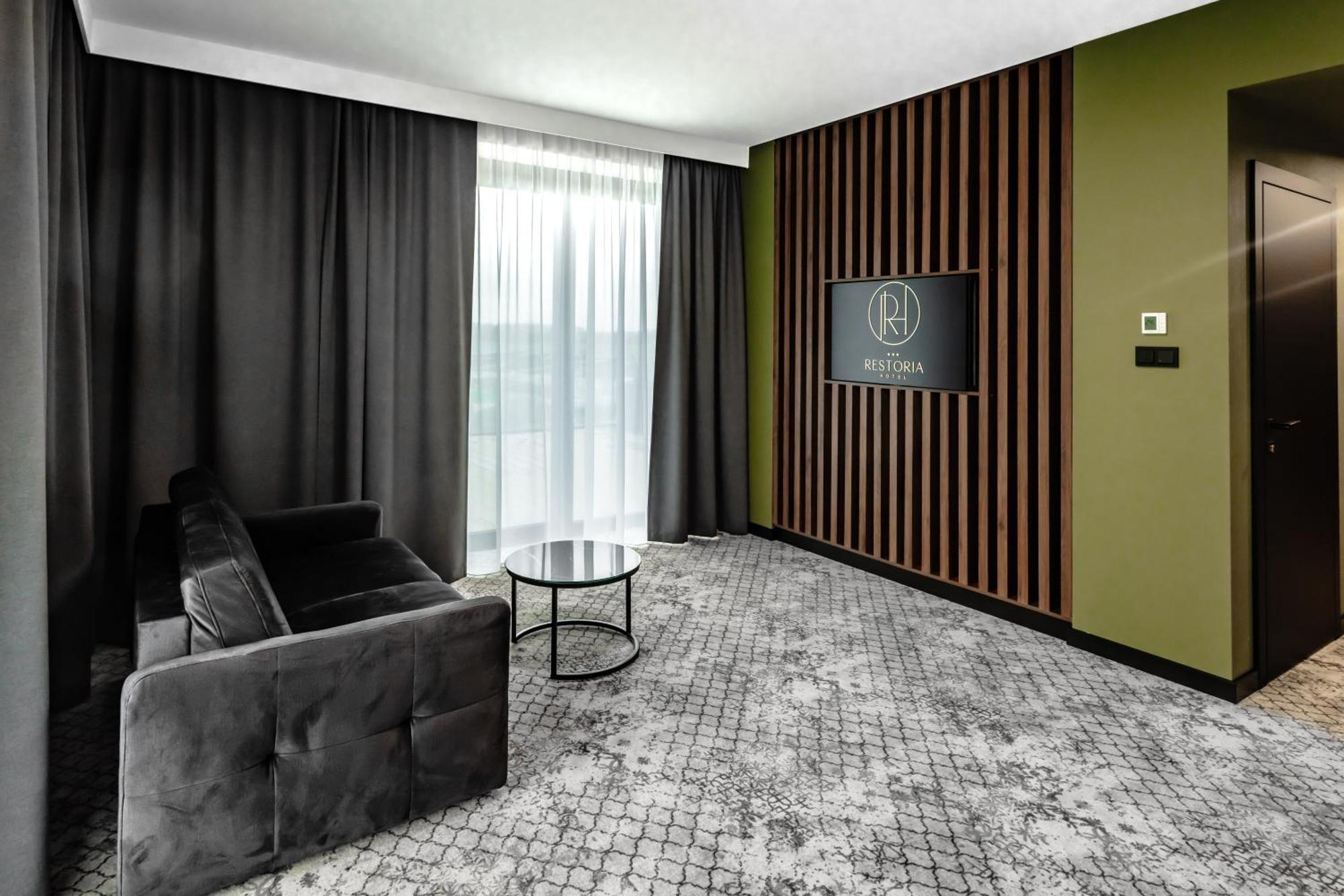 Restoria Hotel*** Радзинь-Подляскі Екстер'єр фото